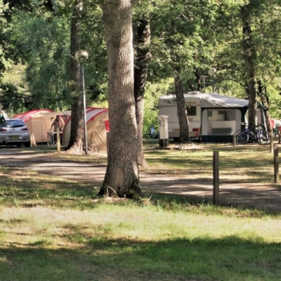 Package per night: location + 1 person + 1 tent.
