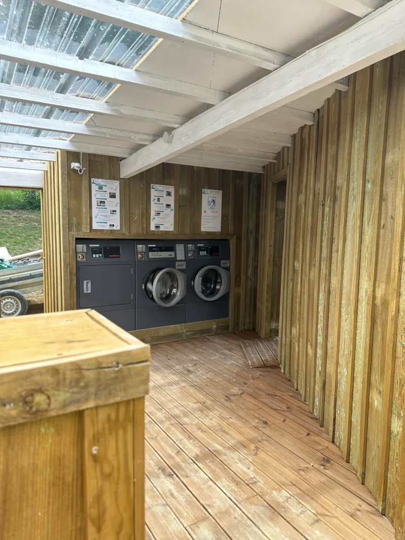 Forfait Emplacement Et 1/ 2 Personnes + 1 Tente Ou Caravane Et Un Véhicule Ou Camping Car Seul.