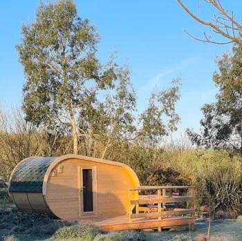 Mietunterkunft - Kabane 2 Adultes Et 2 Enfants (8 Ans Max) - Camping La Fontaine du Hallate en Morbihan