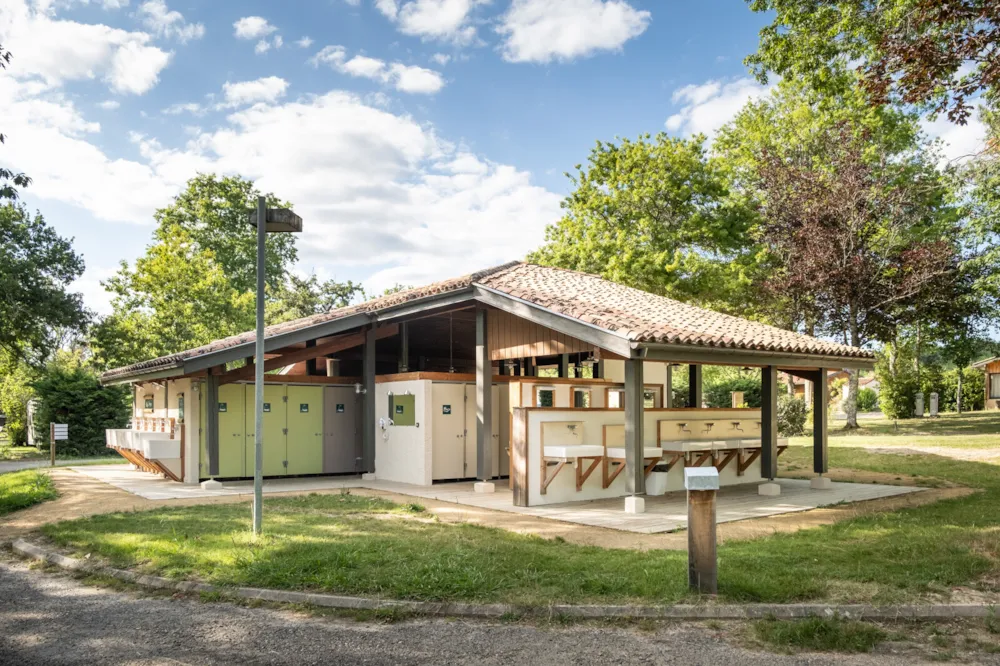 Emplacement - Emplacement Confort - Huttopia Lac de l'Uby - Gers