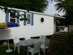 Bedroom Mobile Home 6-Person, Double Slope Roof, 35 M², Semi-Covered Wood Terrace