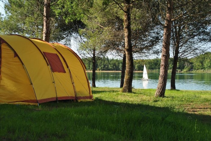 Emplacement Confort  (1 Tente, Caravane Ou Camping Car / 1 Voiture)