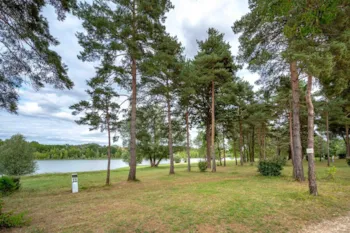 Stellplatz - Confort Pitch-Paket - Seeblick - Camping Le Lac de Thoux
