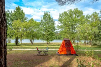 Stellplatz - Confort Pitch-Paket Für Zelt - Seeblick - Camping Le Lac de Thoux