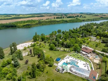 Camping Le Lac de Thoux - image n°2 - Camping Direct