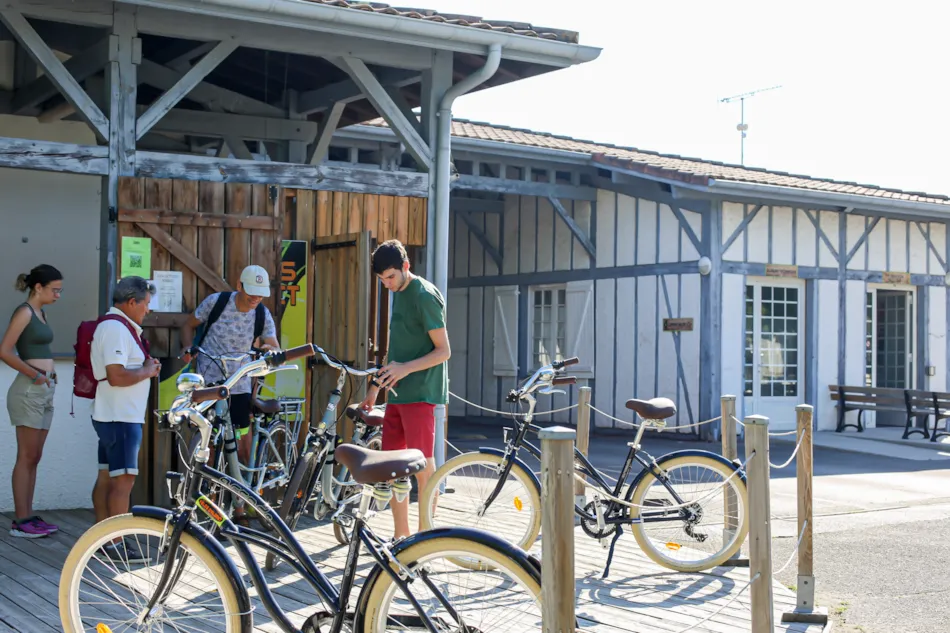 Camping Nature L'Airial****