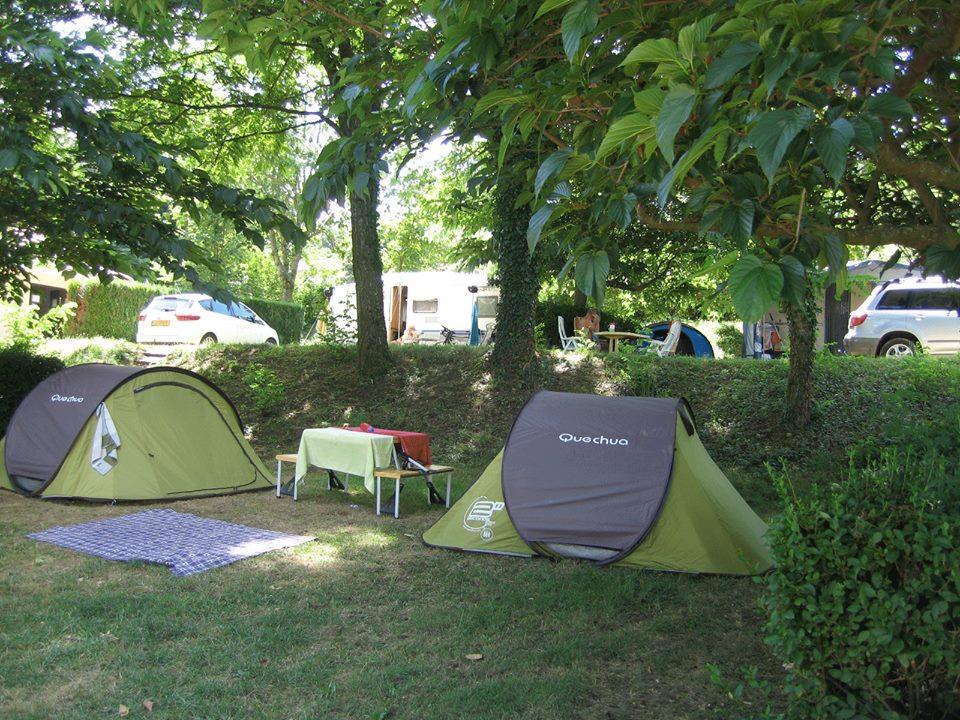 Emplacement - Forfait Emplacement Nature Sans Électricité (Pour Tente, Caravane Et Camping-Car). - Camping le Grand Cerf