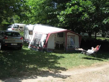 Emplacement - Forfait Emplacement Confort Avec Électricité 10A (Pour Tentes, Cavaranes Et Camping-Cars) - Camping le Grand Cerf