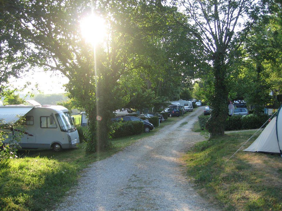 Kampeerplaats - Pakket Staanplaats Fiets - Camping le Grand Cerf