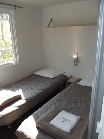 Comfort mobile home (27m²) with covered terrace, 2 bedrooms, air-conditioned