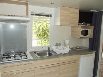 Comfort mobile home (27m²) with covered terrace, 2 bedrooms, air-conditioned