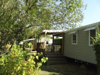 Comfort mobile home (27m²) with covered terrace, 2 bedrooms, air-conditioned