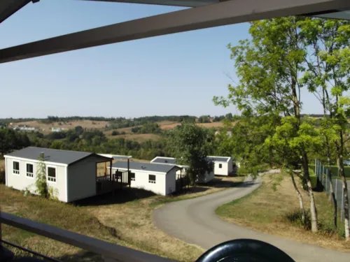 Location - Chalet Prémium (35M²) Avec Grande Terrasse Couverte, 3 Chambres - image n°2 - Camping le Grand Cerf