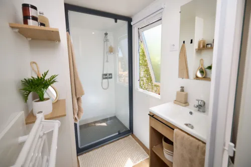 Huuraccommodatie(s) - Premium Stacaravan Met Overdekt Terras, 3 Slaapkamers, Airconditioning, Vaatwasser, Tv - image n°5 - Camping le Grand Cerf