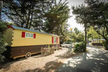Mietunterkunft - Roulotte Far West Wifi+Tv Fluß Seite - Camping-Village le Floride & l'Embouchure