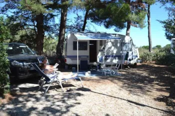 Stellplatz - Stellplatz Pool Seite - Camping-Village le Floride & l'Embouchure