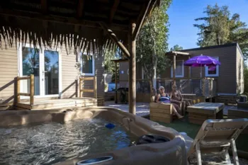 Mietunterkunft - King Suite Riva & Spa 6/8 Premium+Klim+Tv+Wifi Pool Seite - Camping-Village le Floride & l'Embouchure