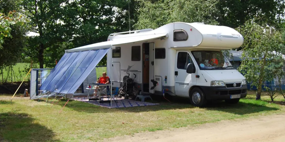 Emplacement Tente, Caravane, Camping Car (1pers inclus)