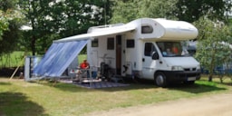 Kampeerplaats(en) - Emplacement Tente, Caravane, Camping Car (1Pers Inclus) - LES LACS DE COURTES