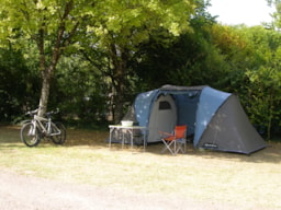 Stellplatz - Pauschale Wanderer : Stellplatz + 1 Zelt + 1 Fahrrad (Vélodyssée) - Camping du Petit Pont