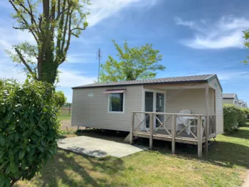 Location - Mobile-Home 26M² + Terrasse Bois Intégrée Semi-Couverte De 7M² - Camping du Petit Pont