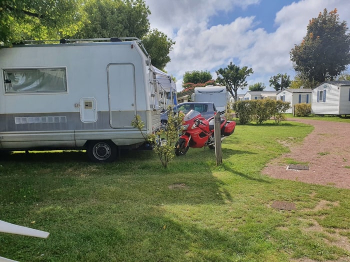 Forfait Emplacement + 1 Véhicule + Électricité 6A