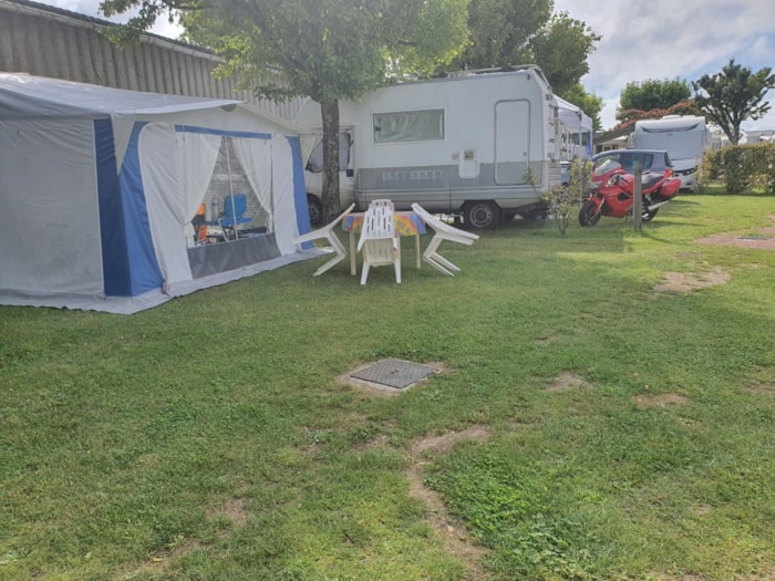 Forfait Emplacement + 1 Véhicule + Électricité 6A