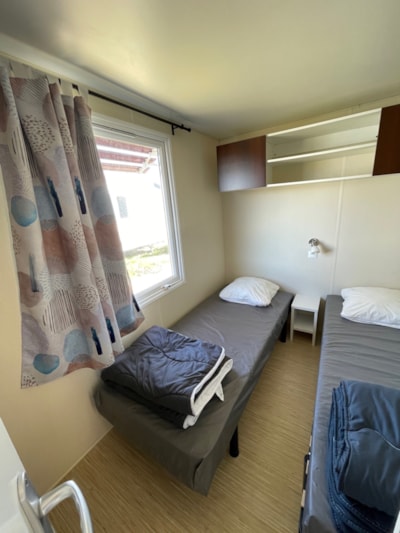 Mobile-home 26m² + integrated semi-covered wooden terrace of 7m². — 8