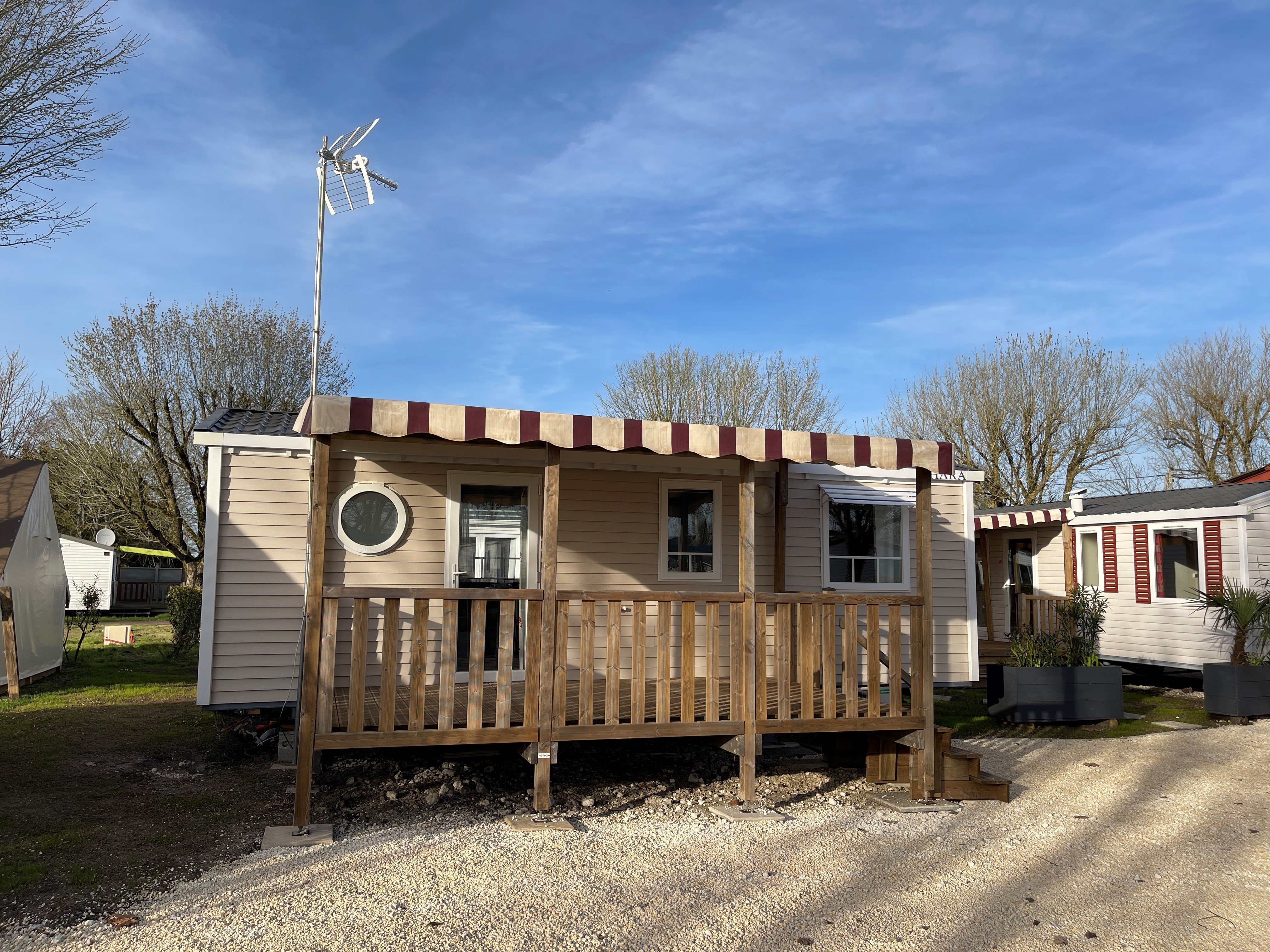 Mobile-home 32m2 - 3 chambres - CLIMATISATION - terrasse couverte 12m2