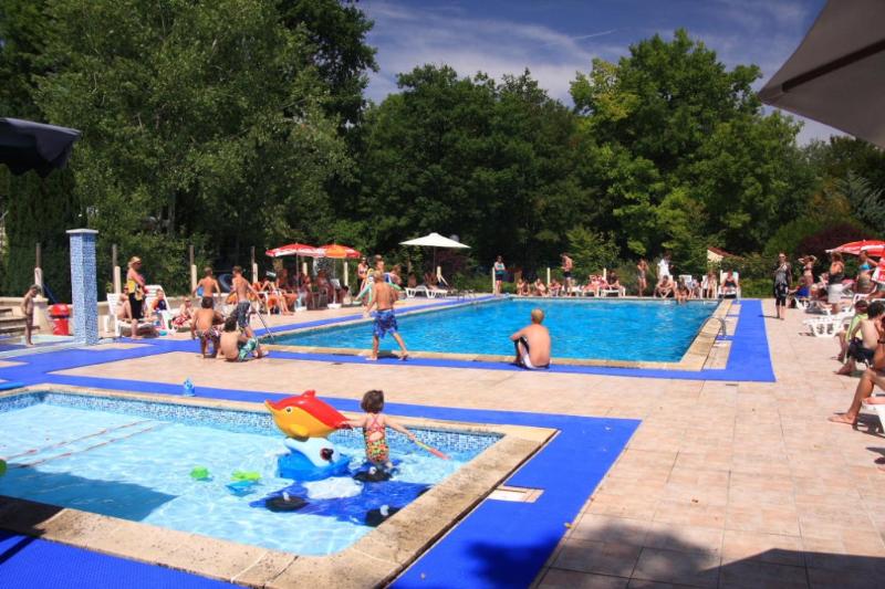 Bathing Camping Sites Et Paysages Au Bois Joli - Andryes