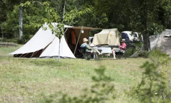 Stellplatz - Naturstellplatz 2* - Camping Ushuaïa Villages - Au Bois Joli
