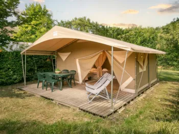 Accommodation - Bungalow Canada Tent - Domaine Devèze