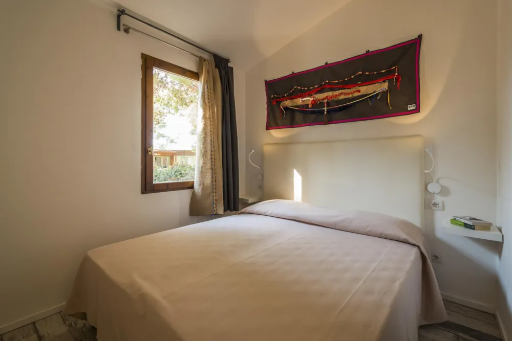 Mietunterkunft - Bungalow Zwei Räume Superior - Tiliguerta Glamping & Camping Village