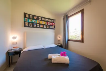 Mietunterkunft - 2 Zimmer Bungalow Deluxe - Tiliguerta Glamping & Camping Village