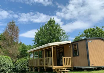 Mietunterkunft - Mobilheim Deluxe Riviera Atemberaubender Hügelblick Neu – 2 Schlafzimmer / 1 Bad + Klimaanlage - Le Camp de Florence