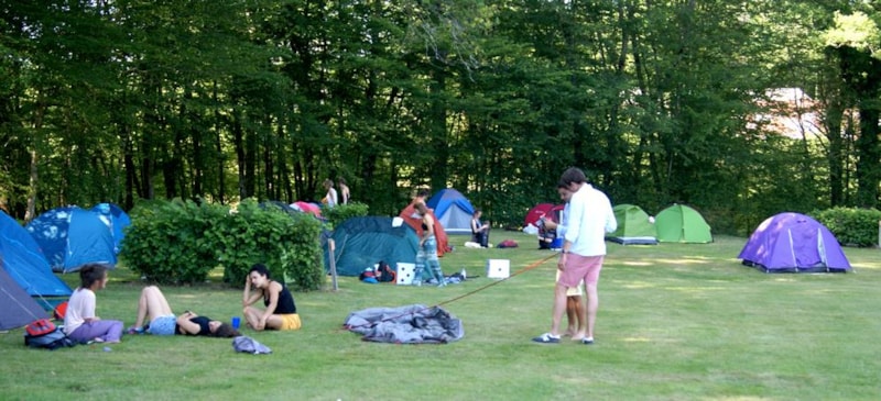 Forfait Location Emplacement de camping pour Tente à la semaine: électricité incluse / 4 personnes