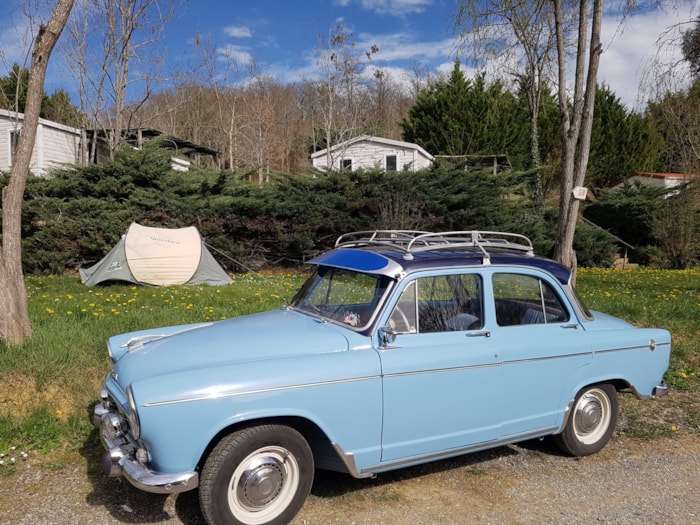 Tente Avec 1 Véhicule Hors Emplacement, Sans Électricité (Je Dors Pas Dans Ma Voiture)