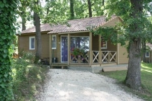Comfort chalet 34 m², 2 bedrooms, covered terrace, shaded