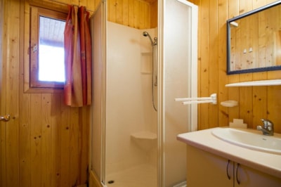 Comfort chalet 30m², 2 bedrooms, covered terrace, shaded, beautiful view