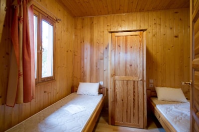 Comfort chalet 30m², 2 bedrooms, covered terrace, shaded, beautiful view