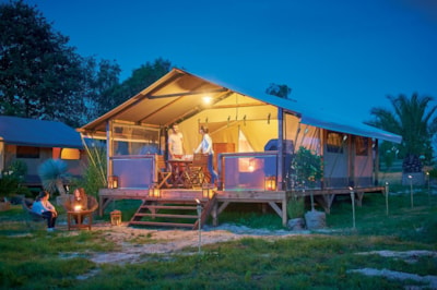 Tent LODGE LUXE 46 m2, 2 bedrooms, bathroom, sheltered terrace, Lake view