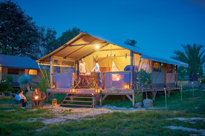 Tente Lodge Luxe 46 M², 2 Chambres, Avec Douche, Wc, Terrasse Couverte,  Vue Sur Le Lac