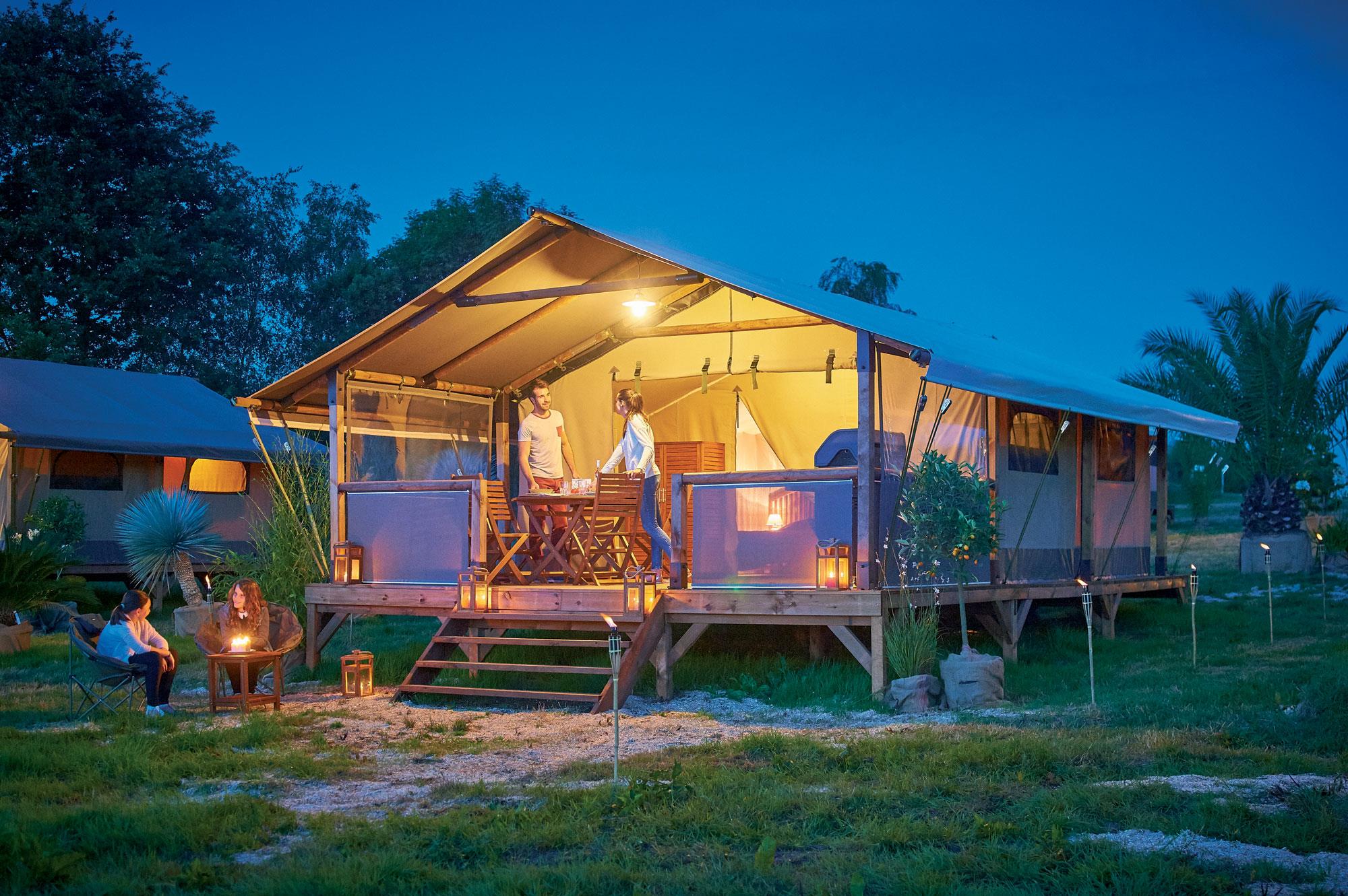 Location - Tente Lodge Luxe 34 M2,  2 Chambres, Avec Douche, Wc, Terrasse Couverte, Vue Sur Le Lac - Domaine Aramis