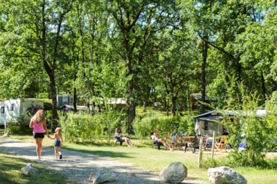 XXL nature pitch, +/- 150 m² (caravans and single-axle motorhomes only)