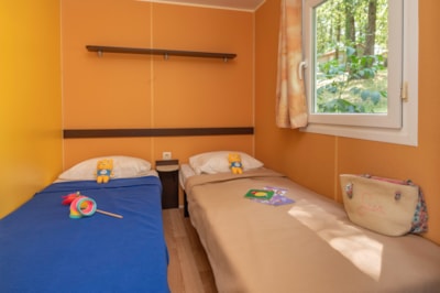 Comfort chalet 34 m², 2 bedrooms, covered terrace, shaded