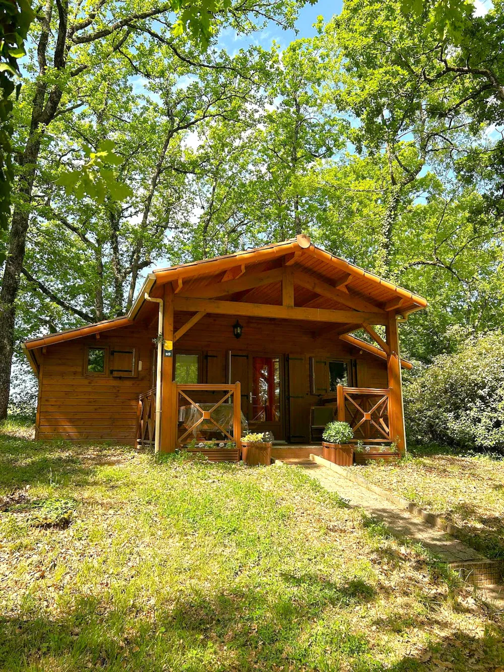 Premium-Chalet 35 M², 2 Schlafzimmer, 1 Badezimmer, Überdachte Terrasse, Tv.