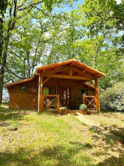 Premium Chalet 35?m², 2 bedrooms, 1 bathroom, covered terrace, TV.
