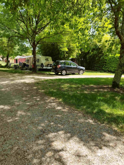 COMFORT PITCH/ tent, caravan or camper - 100 to 200m² ELECTRICITY INCLUDED — 1