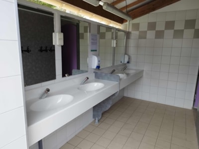 COMFORT PITCH/ tent, caravan or camper - 100 to 200m² ELECTRICITY INCLUDED — 9