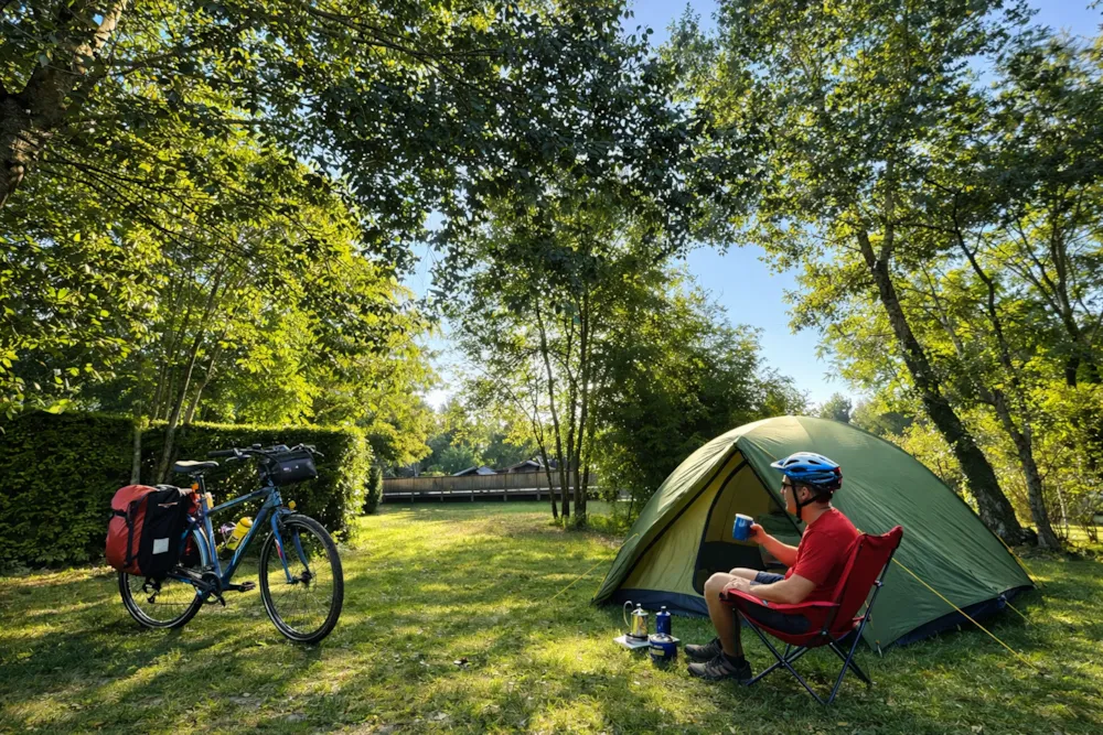 Emplacement - Acceuil Vélo - Camping des Tourbières
